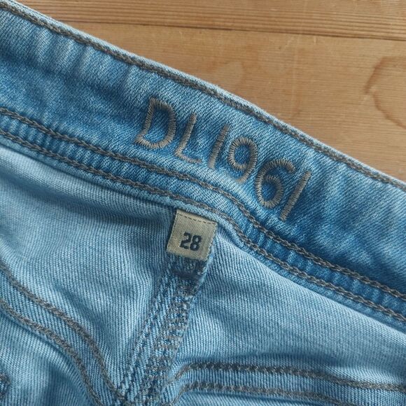 DL1961 Florence Insta Sculpt Distressed Jeans - Picture 6 of 10